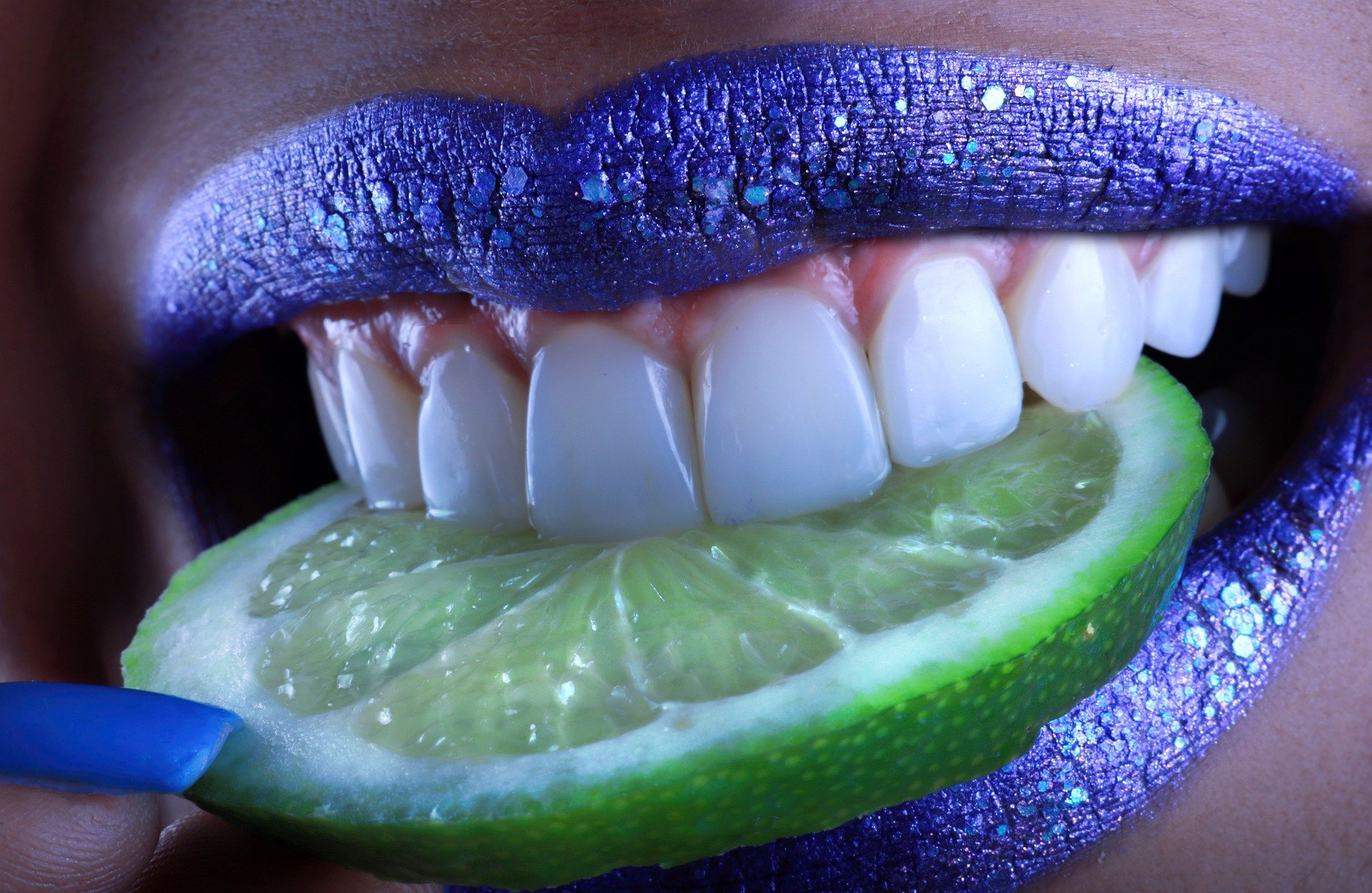 Lemon Lime Acid to bite lips blue